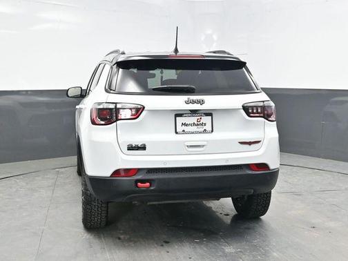 Bright White Clearcoat 2025 Jeep Compass Trailhawk