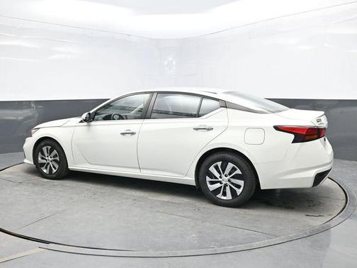 Glacier White 2021 Nissan Altima S FWD
