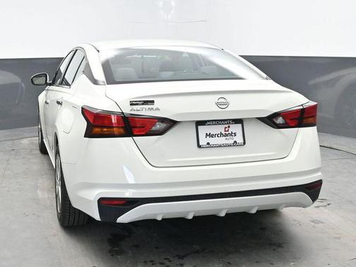 Glacier White 2021 Nissan Altima S FWD