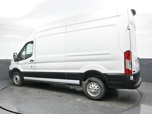 2022 Ford Transit-250 Base