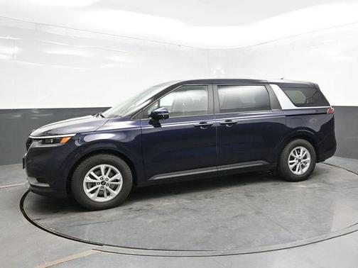 2023 Kia Carnival LX