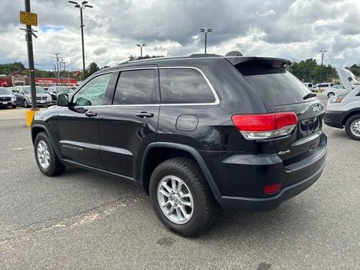 Diamond Black Crystal Pearlcoat 2018 Jeep Grand Cherokee Laredo E