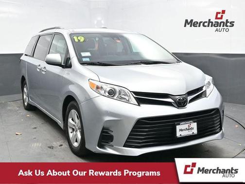 2019 Toyota Sienna LE