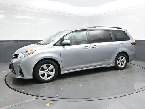 2019 Toyota Sienna LE