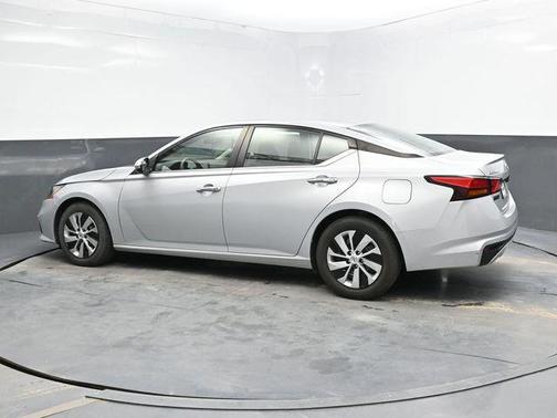 2022 Nissan Altima S FWD