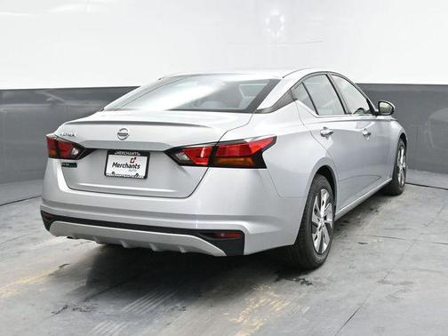 2022 Nissan Altima S FWD
