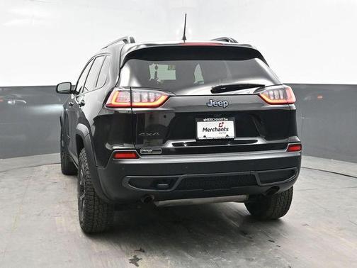 Diamond Black Crystal Pearlcoat 2020 Jeep Cherokee Upland 4x4