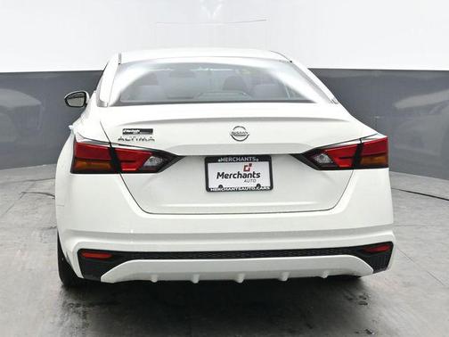 Glacier White 2021 Nissan Altima S FWD