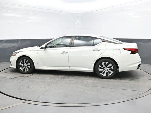 Glacier White 2021 Nissan Altima S FWD