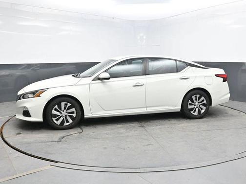 Glacier White 2021 Nissan Altima S FWD