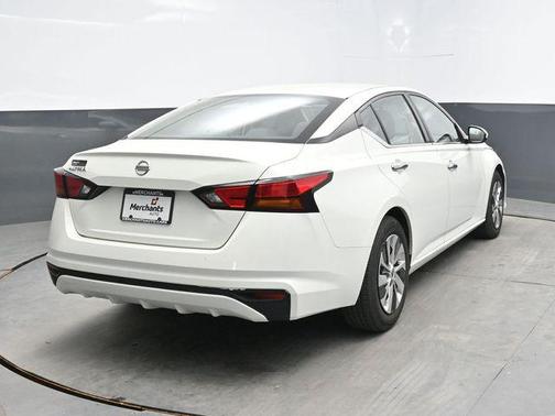Glacier White 2021 Nissan Altima S FWD