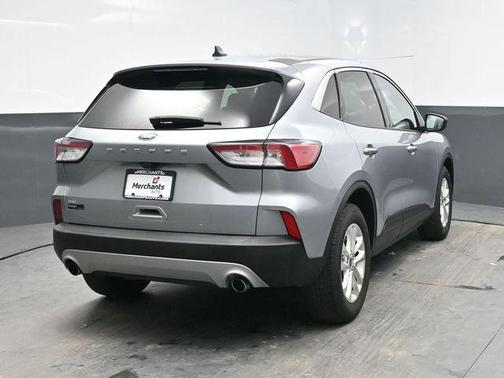 - 2022 Ford Escape SE