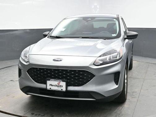 - 2022 Ford Escape SE