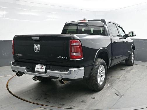 Diamond Black Crystal Pearlcoat 2020 RAM 1500 Laramie