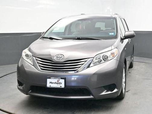 2017 Toyota Sienna LE
