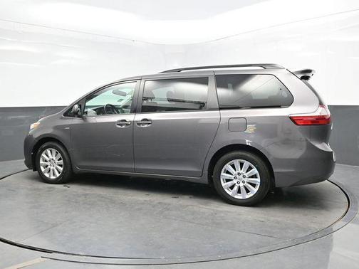 2017 Toyota Sienna LE