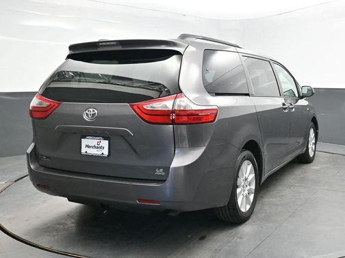 2017 Toyota Sienna LE