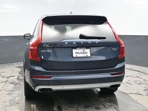 2020 Volvo XC90 T6 Momentum