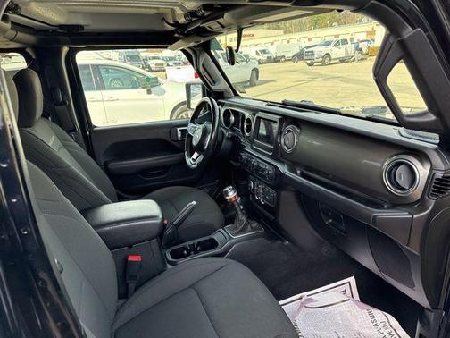 Black Clearcoat 2020 Jeep Gladiator Overland