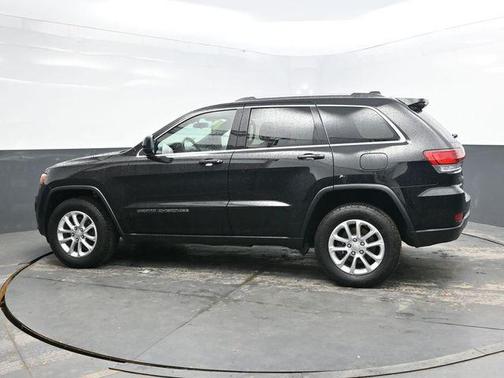 Diamond Black Crystal Pearlcoat 2021 Jeep Grand Cherokee Laredo