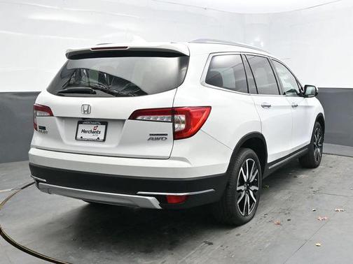 2022 Honda Pilot Touring 8-Passenger