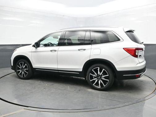 2022 Honda Pilot Touring 8-Passenger