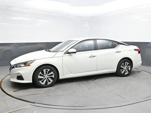 Glacier White 2021 Nissan Altima S FWD