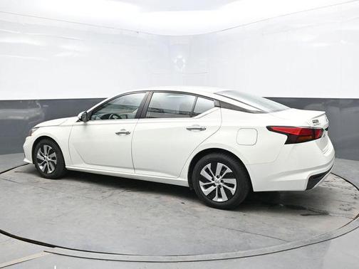 Glacier White 2021 Nissan Altima S FWD