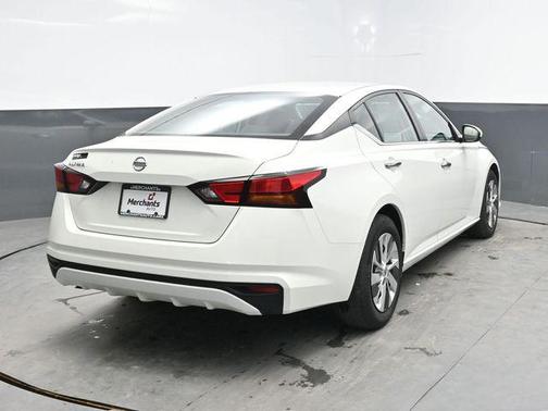 Glacier White 2021 Nissan Altima S FWD