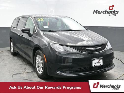 2022 Chrysler Voyager LX