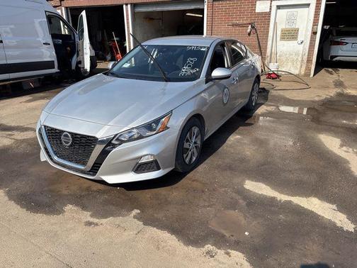 Brilliant Silver Metallic 2021 Nissan Altima S FWD