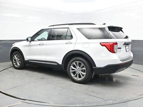 Oxford White 2022 Ford Explorer XLT