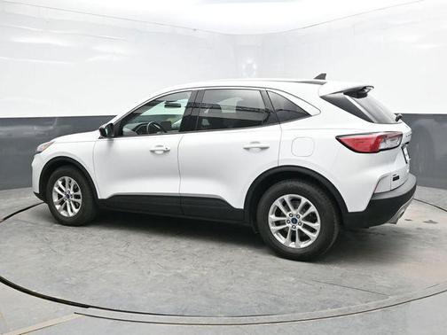 Oxford White 2022 Ford Escape SE