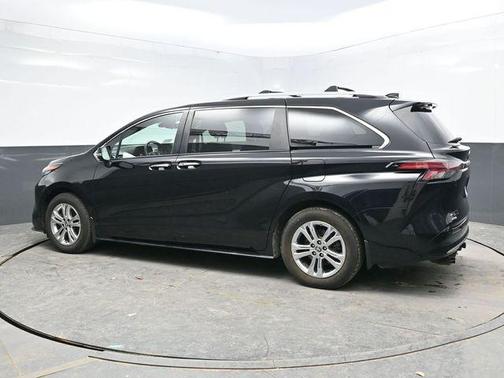 2022 Toyota Sienna Platinum