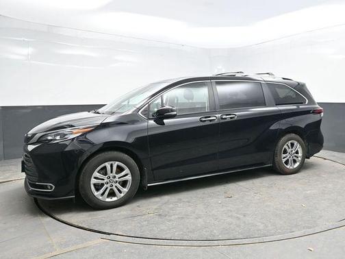2022 Toyota Sienna Platinum