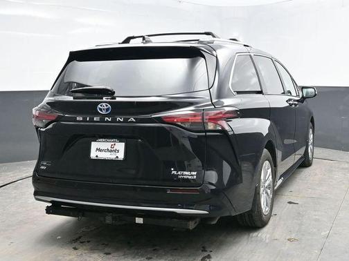 2022 Toyota Sienna Platinum