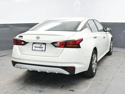 Glacier White 2021 Nissan Altima S FWD