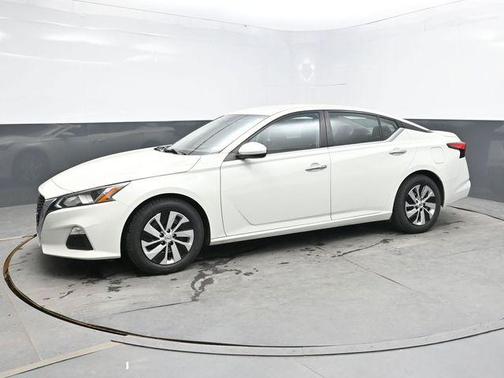 Glacier White 2021 Nissan Altima S FWD