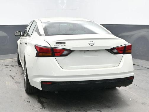 Glacier White 2021 Nissan Altima S FWD