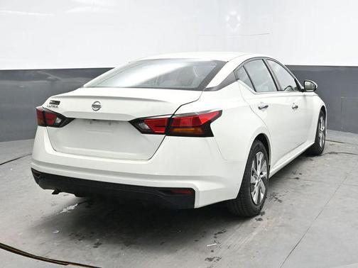 Glacier White 2021 Nissan Altima S FWD