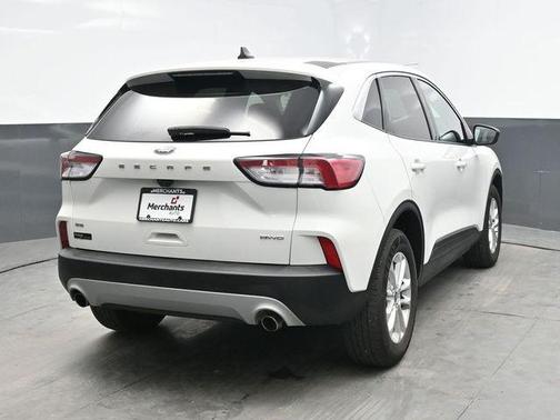 Star White Metallic Tri-Coat 2022 Ford Escape SE