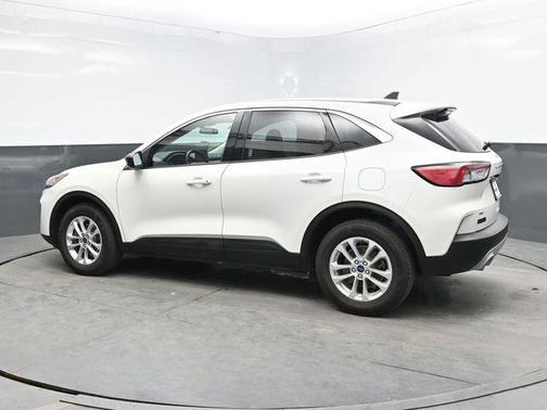 Star White Metallic Tri-Coat 2022 Ford Escape SE