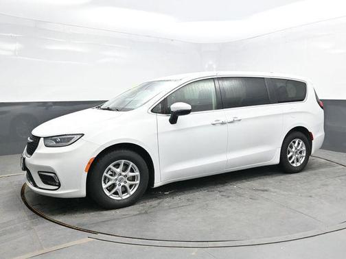 Bright White Clearcoat 2023 Chrysler Pacifica Touring L