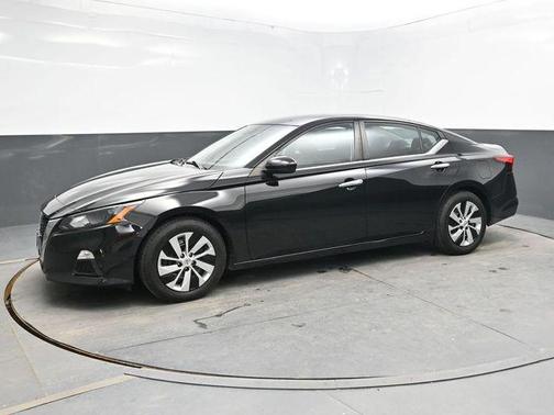 Super Black Clearcoat 2022 Nissan Altima S FWD