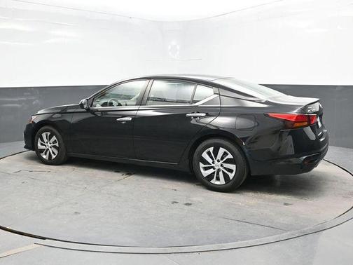 Super Black Clearcoat 2022 Nissan Altima S FWD