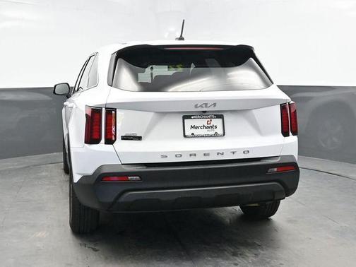 2022 Kia Sorento LX