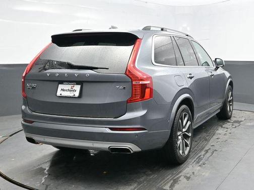 2018 Volvo XC90 T6 Momentum