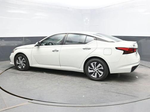 Glacier White 2021 Nissan Altima S FWD