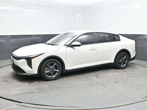 Snow White Pearl 2025 Kia K4 LXS