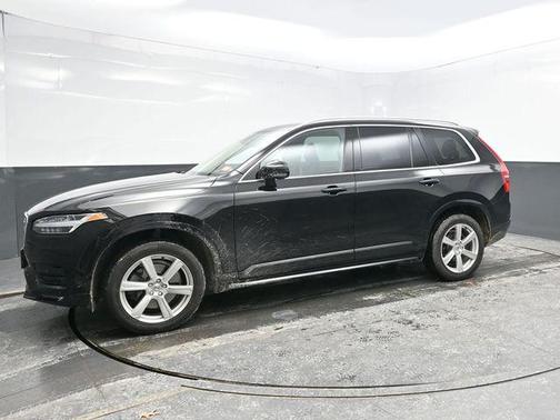 2020 Volvo XC90 T6 Momentum